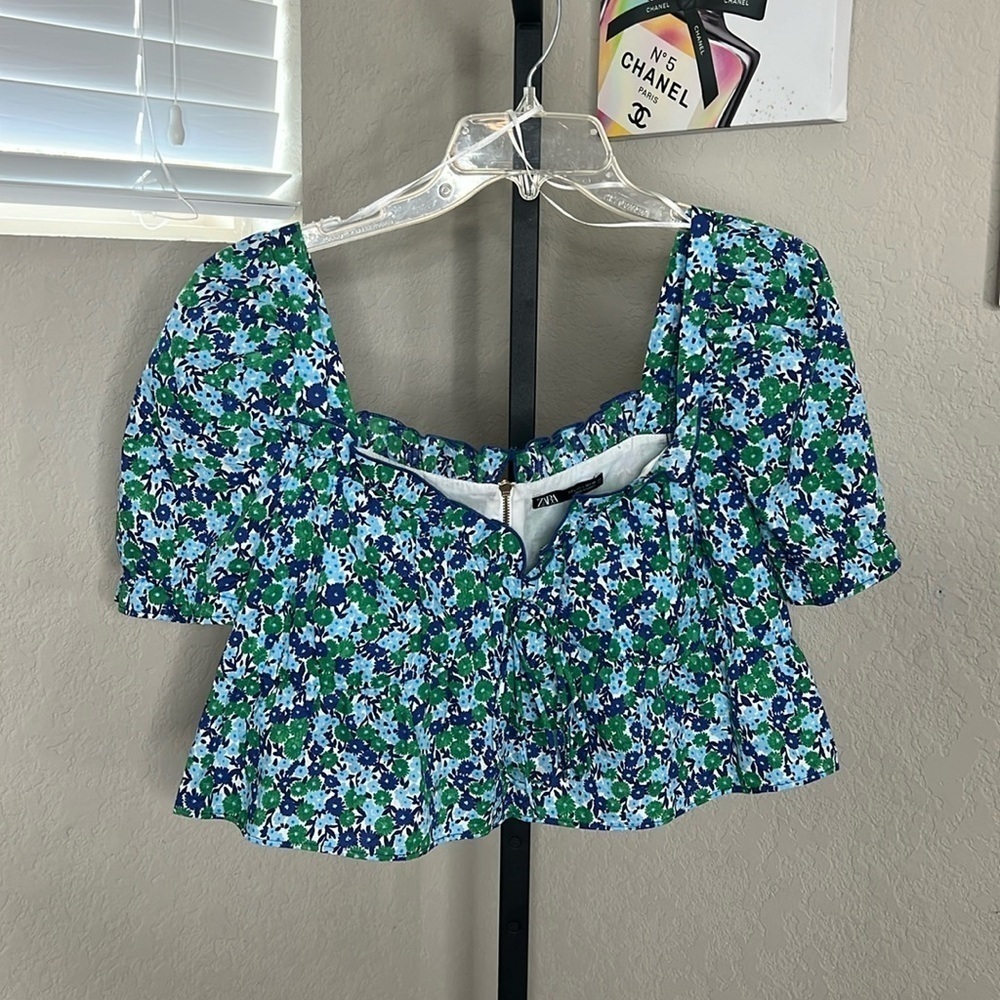 541 - Zara NWOT Blue/green Floral Short Sleeve Crop Top, Size Large